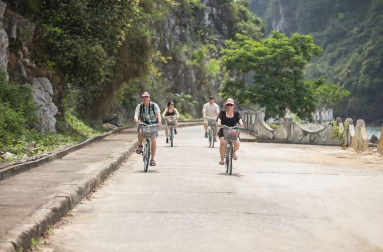 Bicycle-tour-in-Cat-Ba-Island